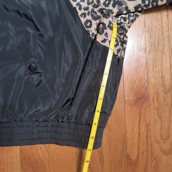 NWT New Look Sport wind suit cropped jacket, women's 3X, animal print - Picture 7 of 11